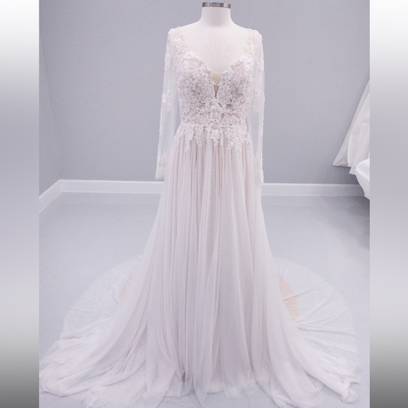 Beautiful Private label wedding dress with sleeves.